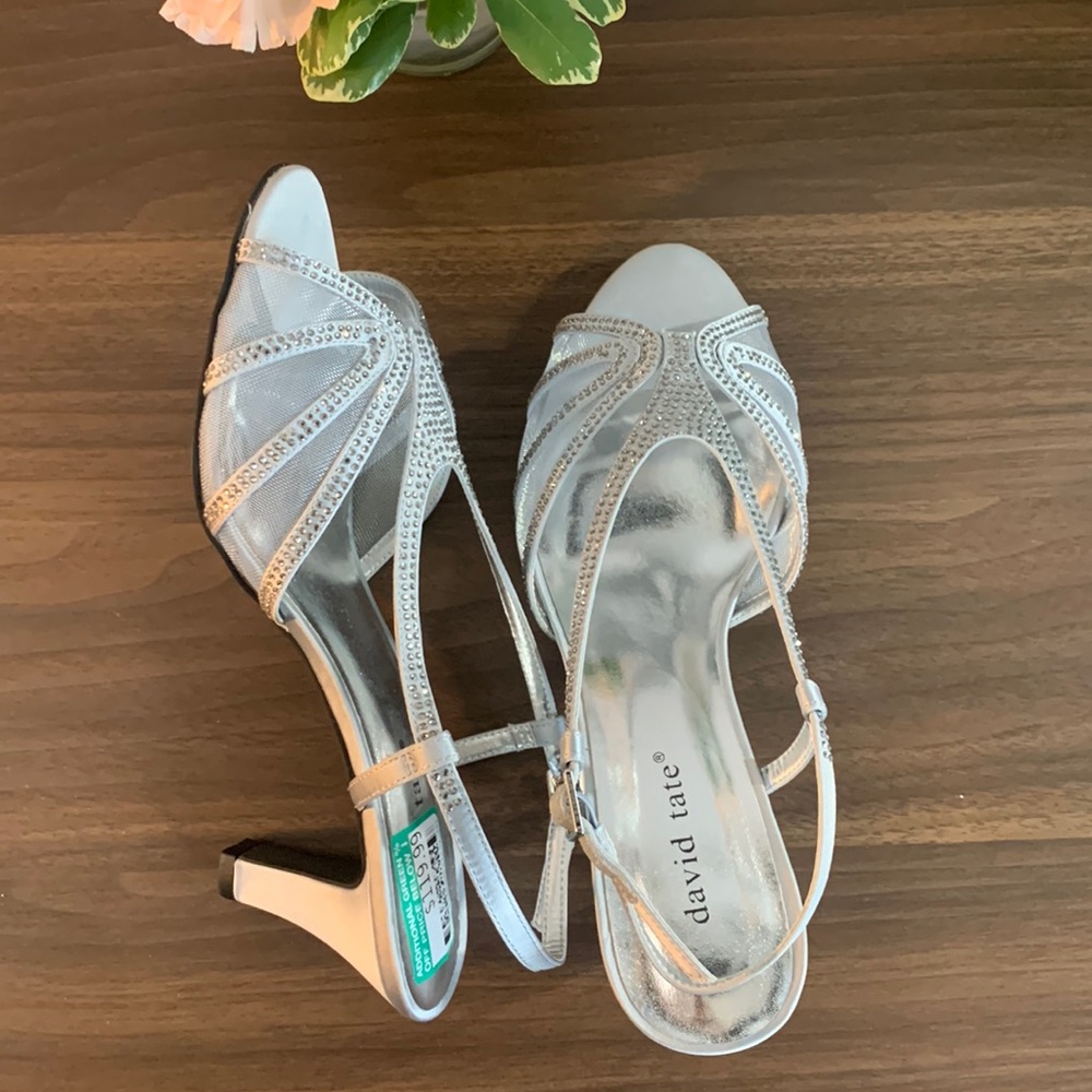 David Tate NWT size 9 Wide Silver Rhinestone Heels Wide Width